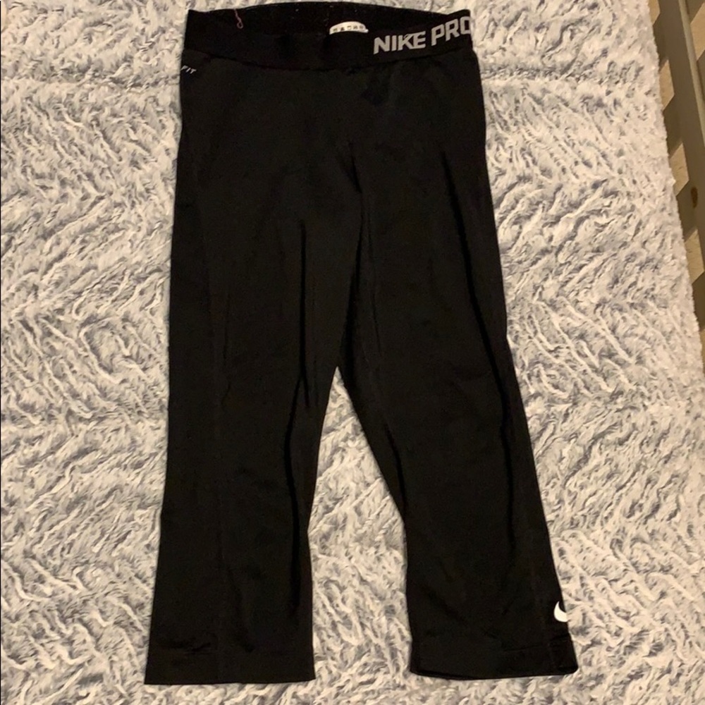 Nike Pro cropped black leggings